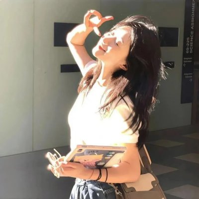 照片里的伴娘